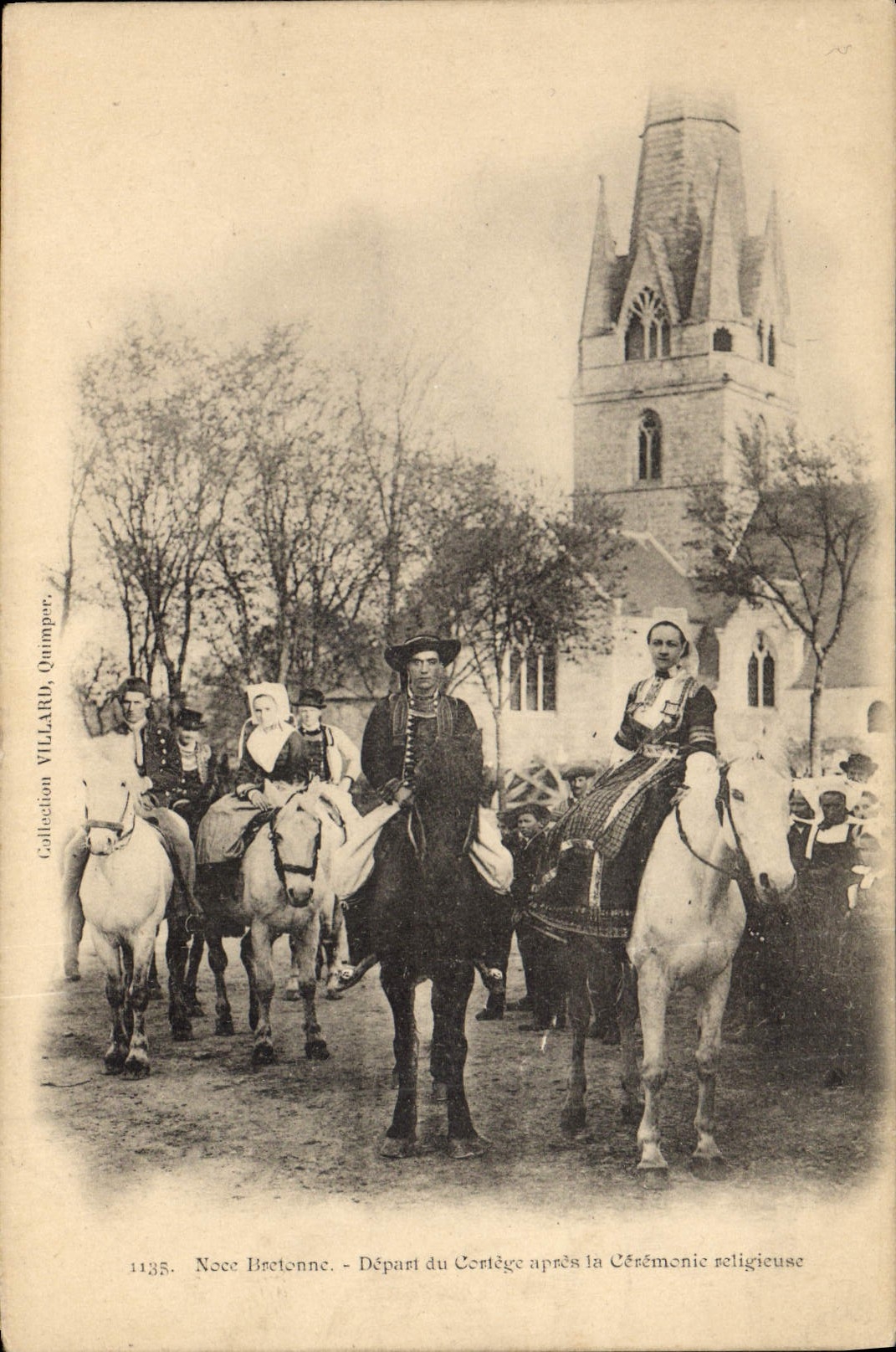 CPA Folklore Noce bretonne Depart du cortege apres la ceremonie religieuse 