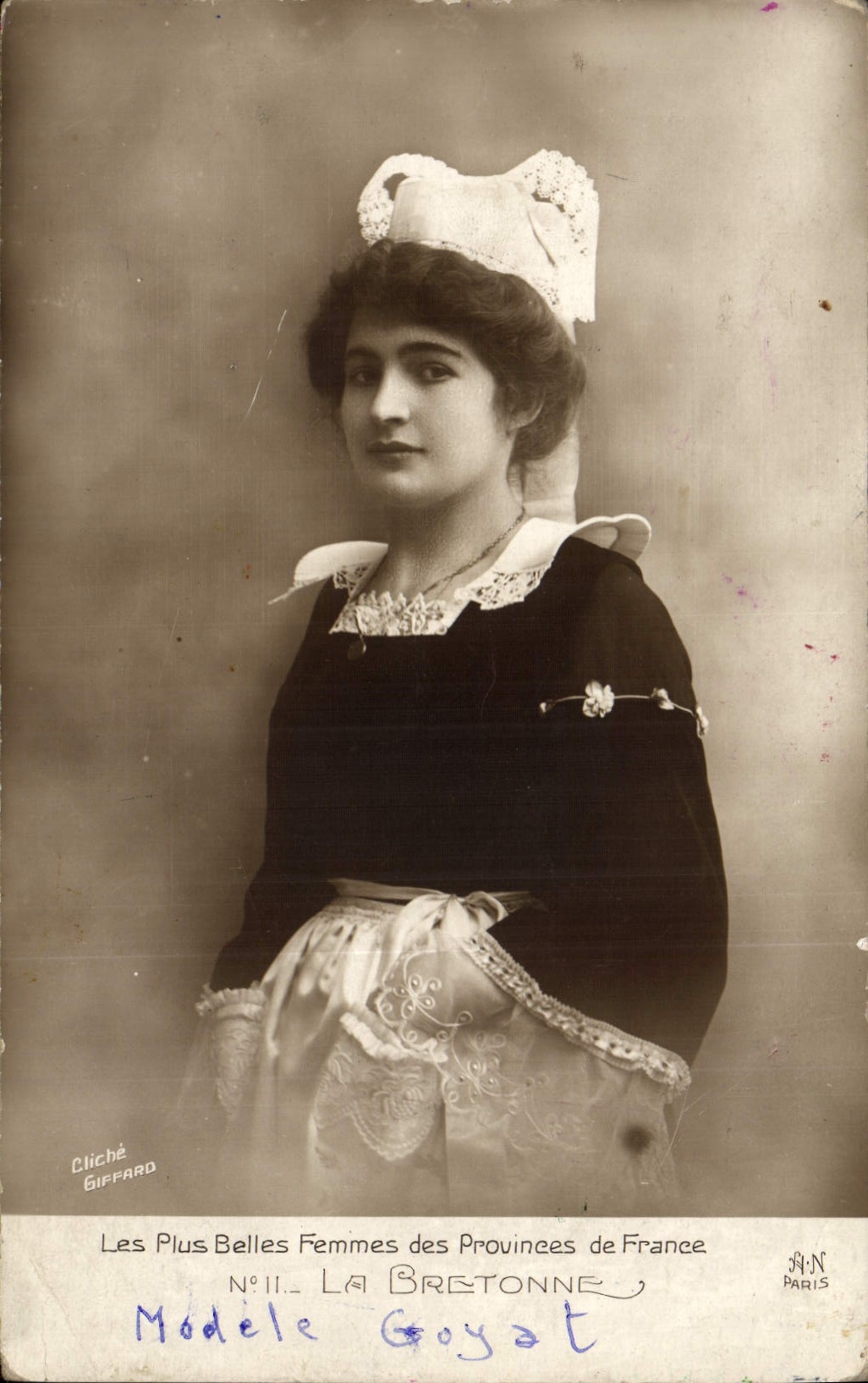 CPA Folklore La Bretonne 