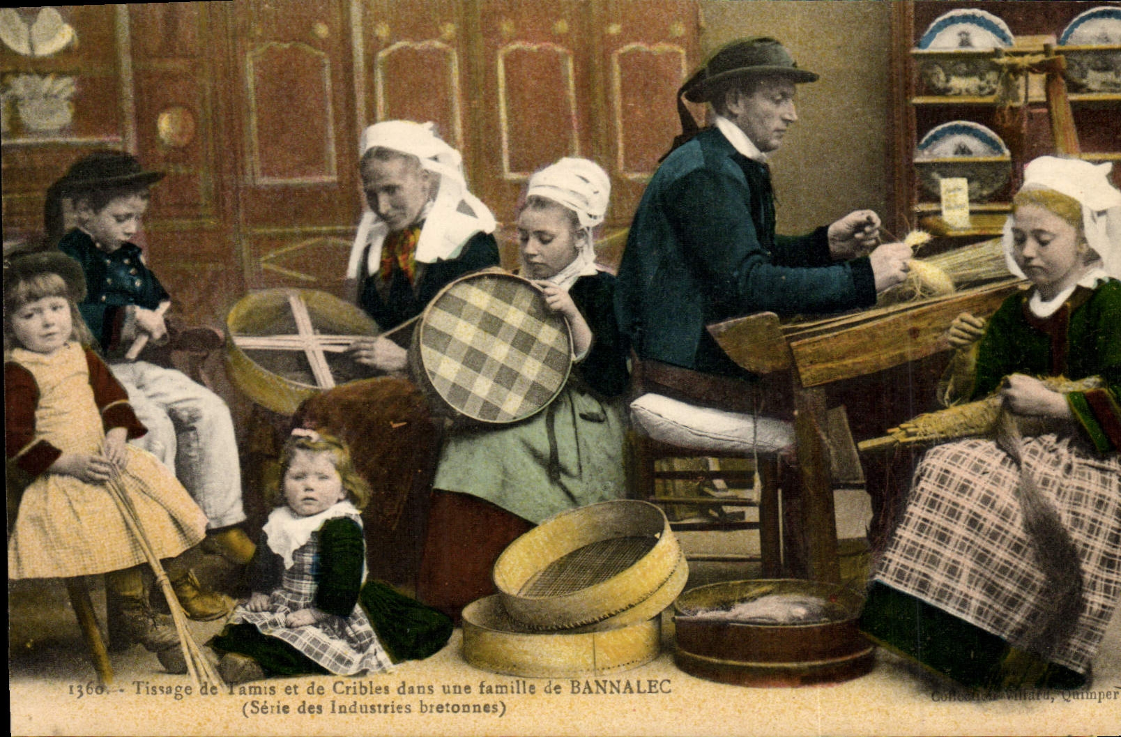 VINTAGE POSTCARD Folklore Weaving of sieve and screens in a family of Bannalec
