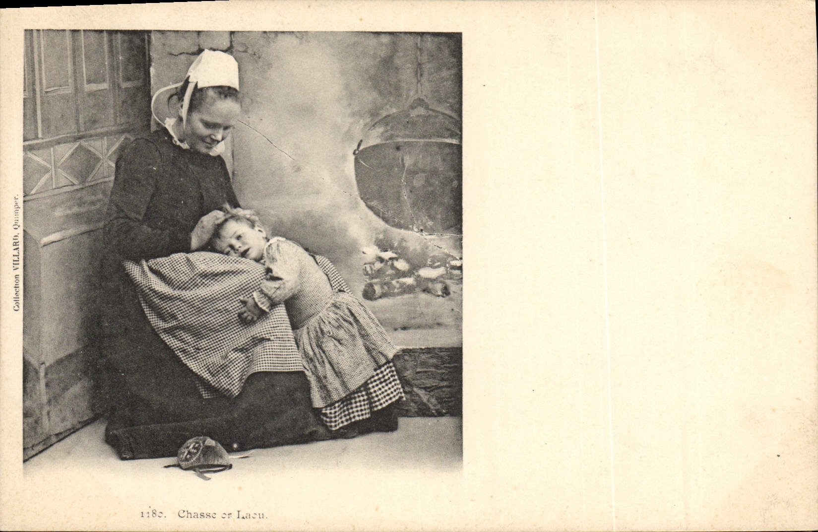 CPA Folklore Chasse aux pous Enfant Femme 