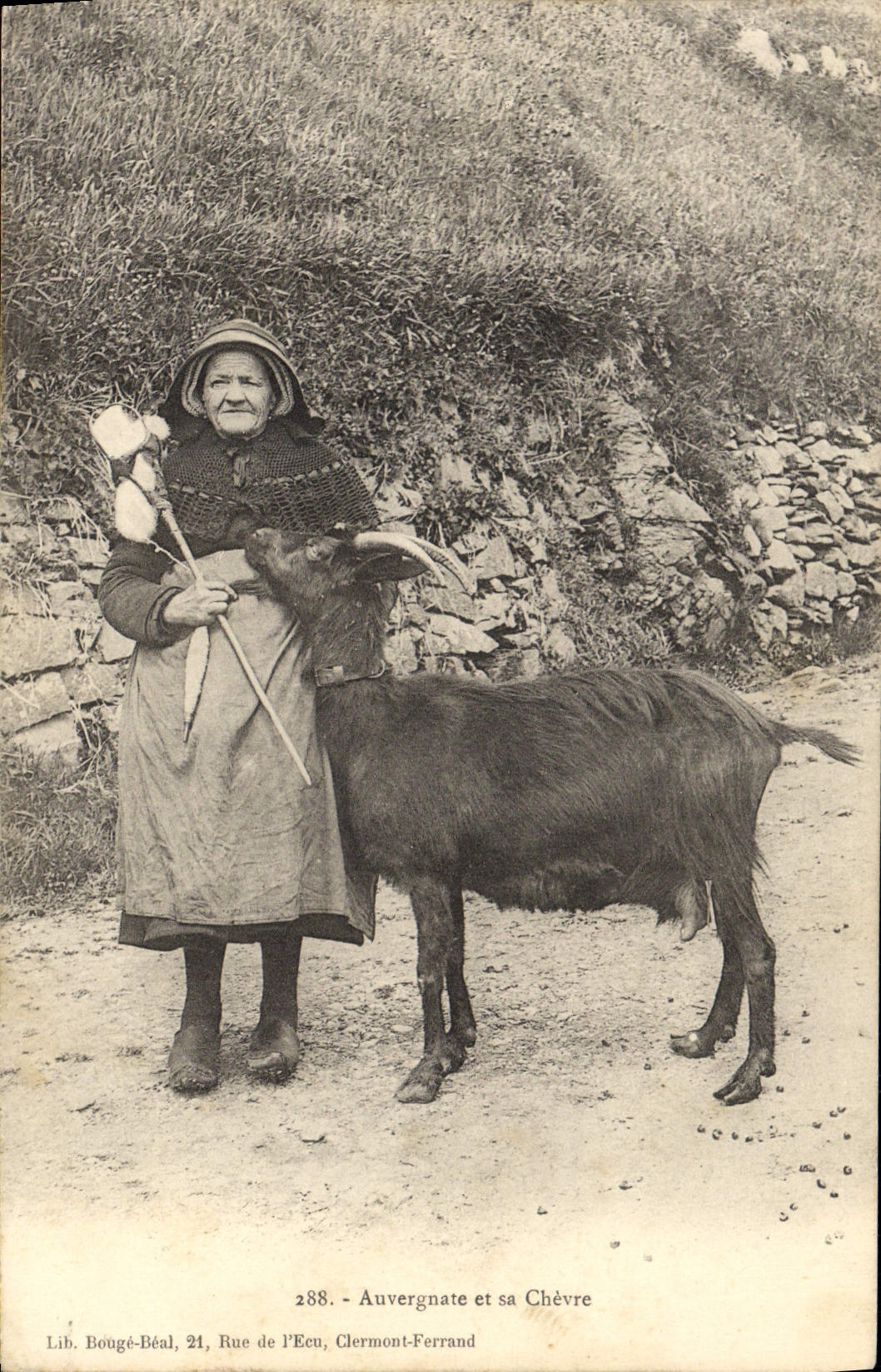 CPA Auvergnate sa Chevre Folklore TOP
