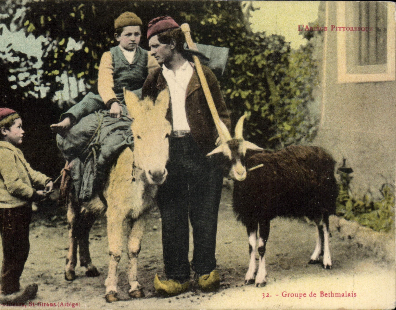 CPA Chevre Groupe de Bethmalais Folklore Ane Mule Ariege 