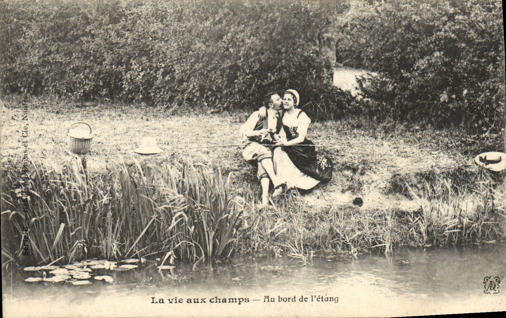 CPA Folklore La vie aux champs Au bord de l'etang Peche Pecheur 