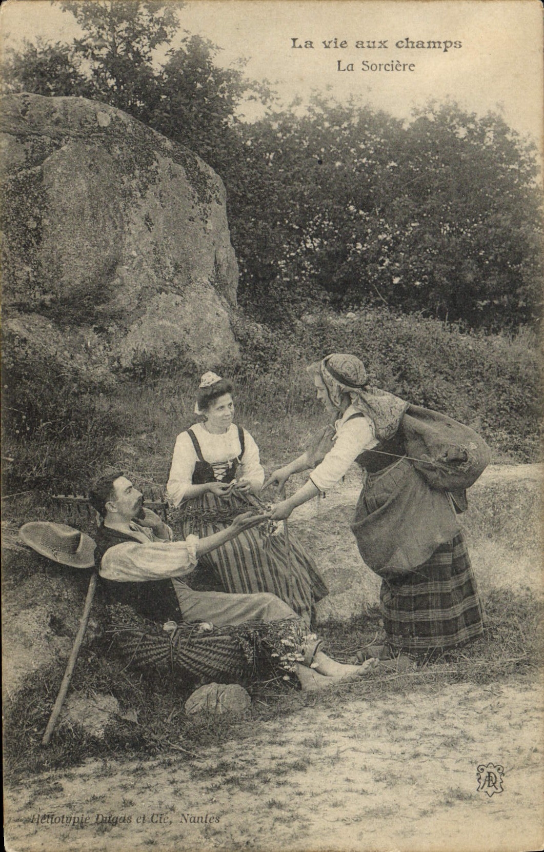 CPA Folklore La vie aux champs La sorciere 