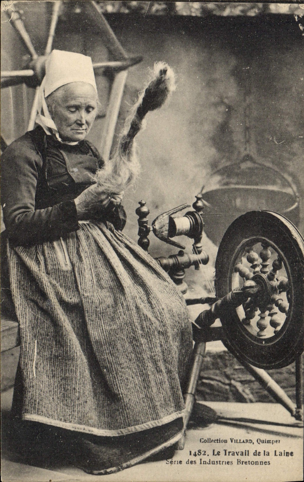 CPA Folklore Le travail de la laine 