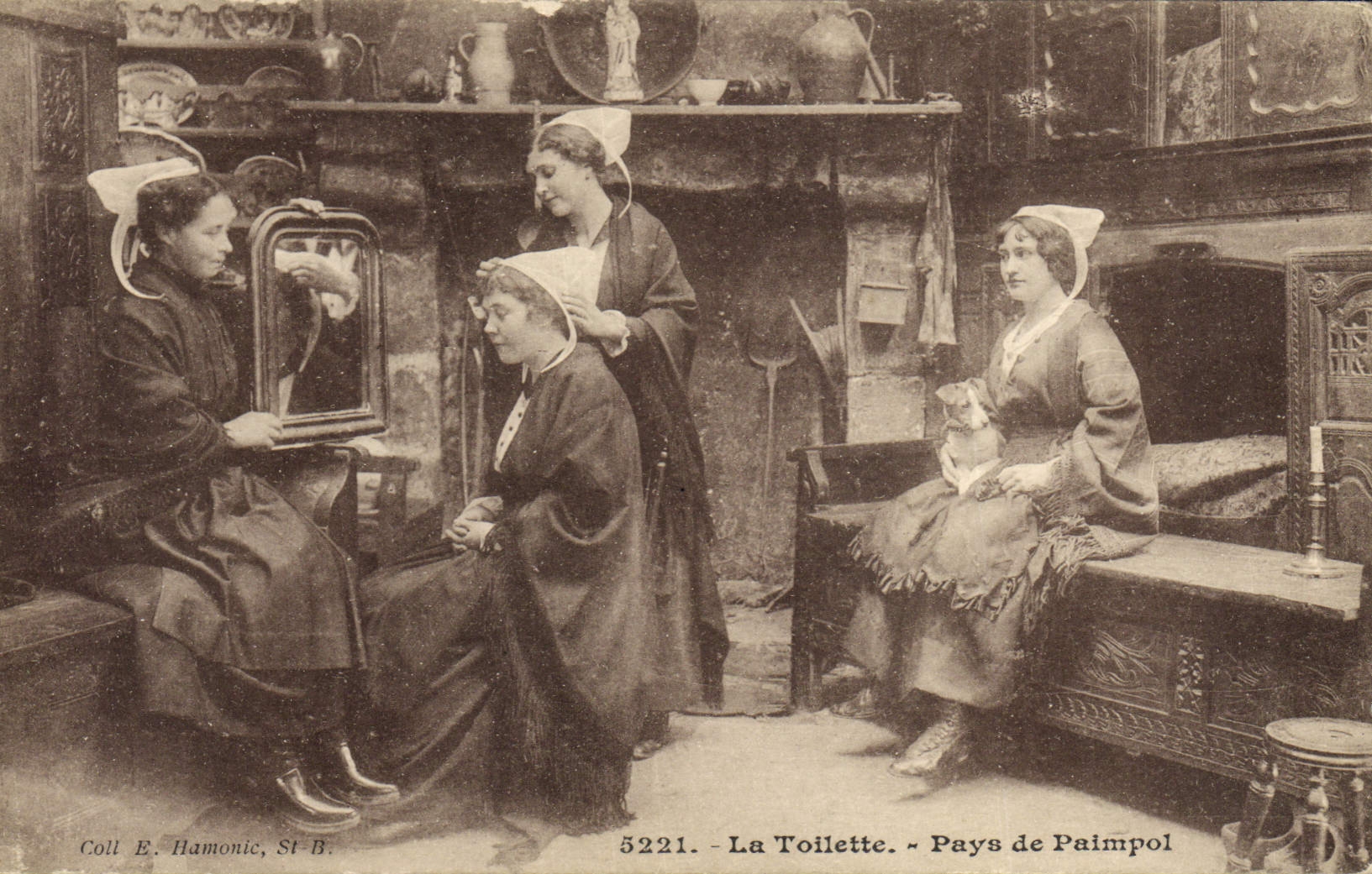 CPA Folklore La toilette Pays de Paimpol