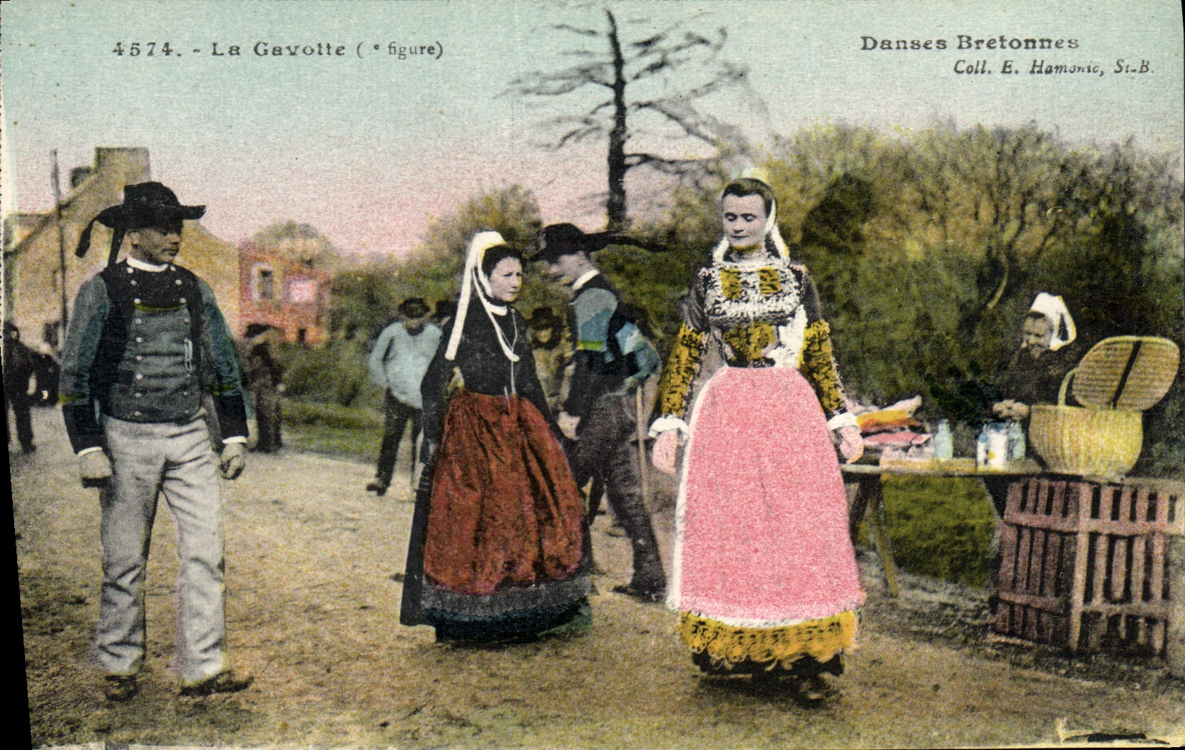 VINTAGE POSTCARD Folklore Gavotte Breton Dances