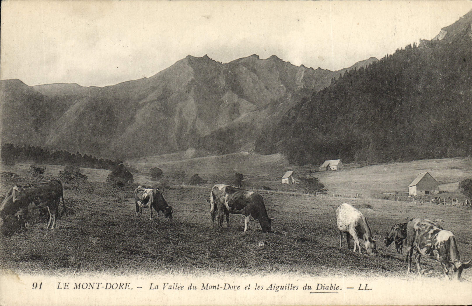 VINTAGE POSTCARD the Mount Gilds the valley of the Mount Gilds and the needles of the Vahces devil