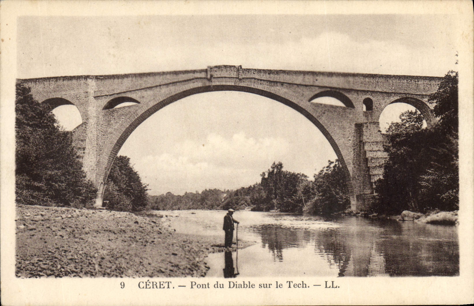 VINTAGE POSTCARD Ceret Bridge of the devil on Tech
