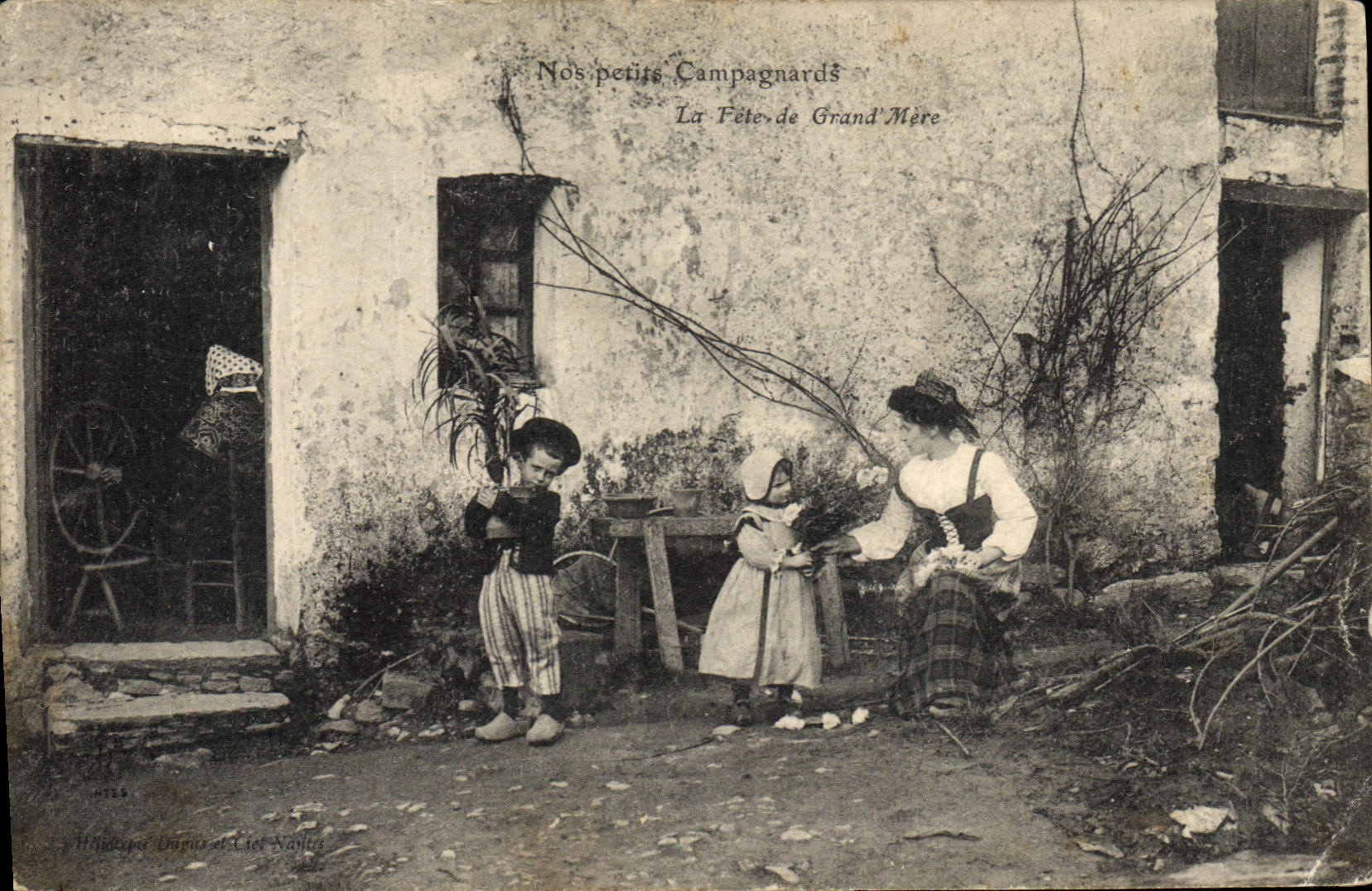 CPA Folklore La fete de Grand Mere