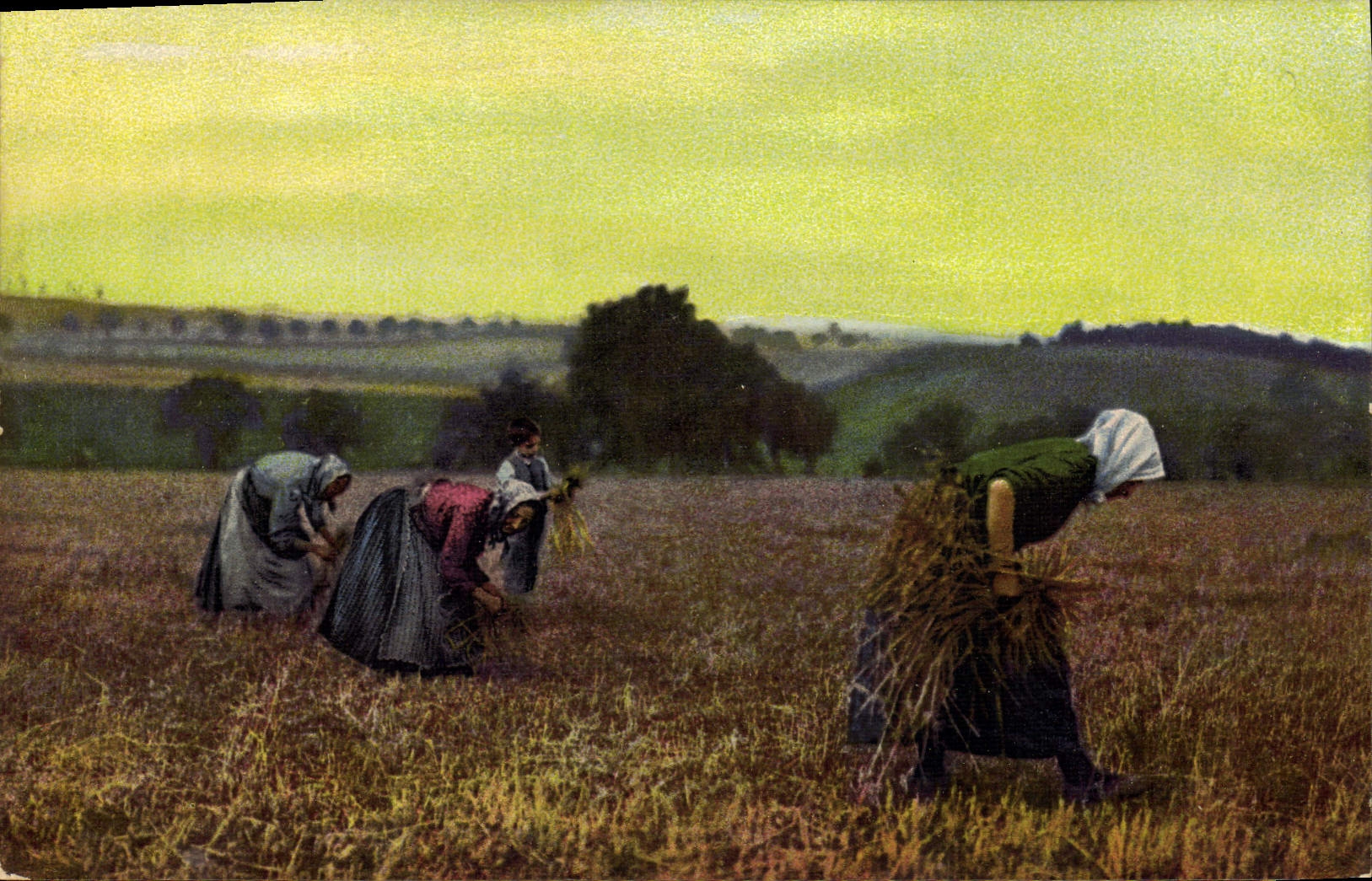 CPA Folklore Glaneuses Paysans