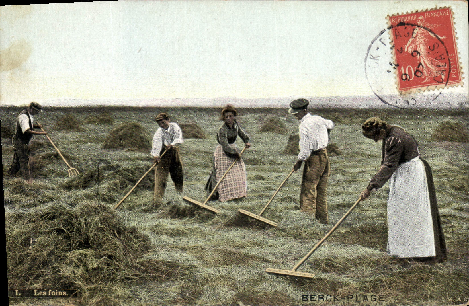 CPA Folklore Les foins 