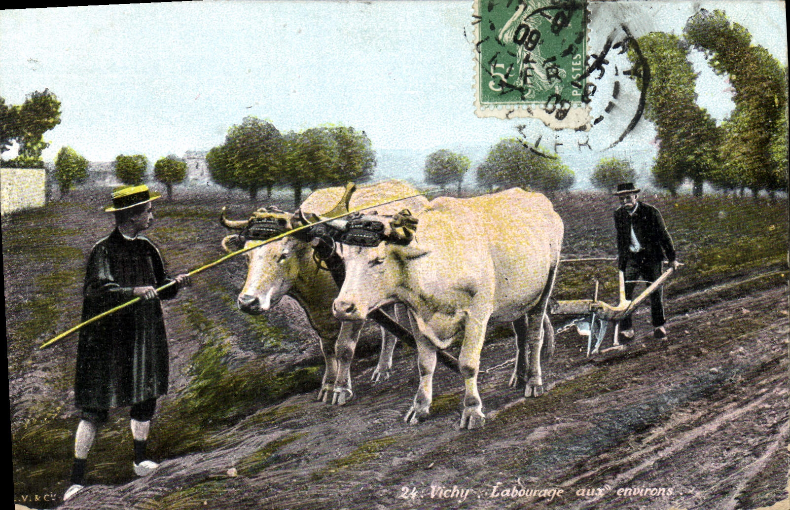 CPA Folklore Vichy Labourage aux environs Boeufs