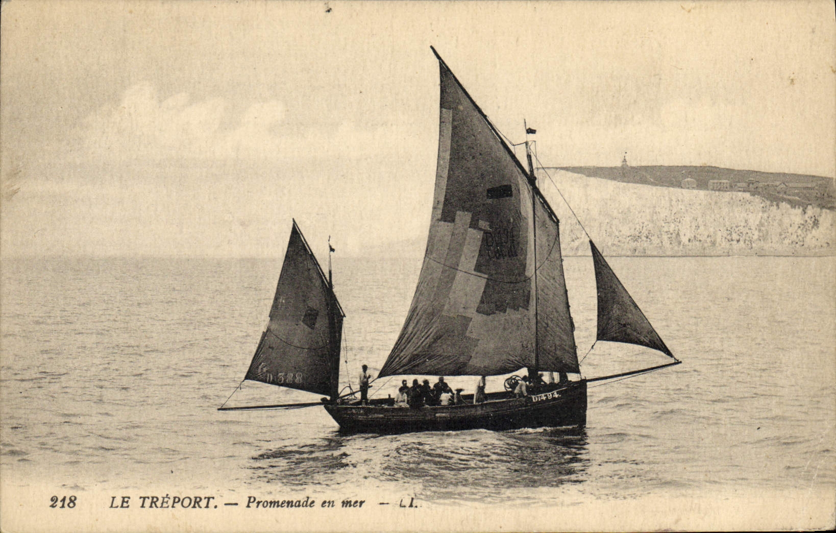 VINTAGE POSTCARD Bateau Fishes Treport Promenade at sea