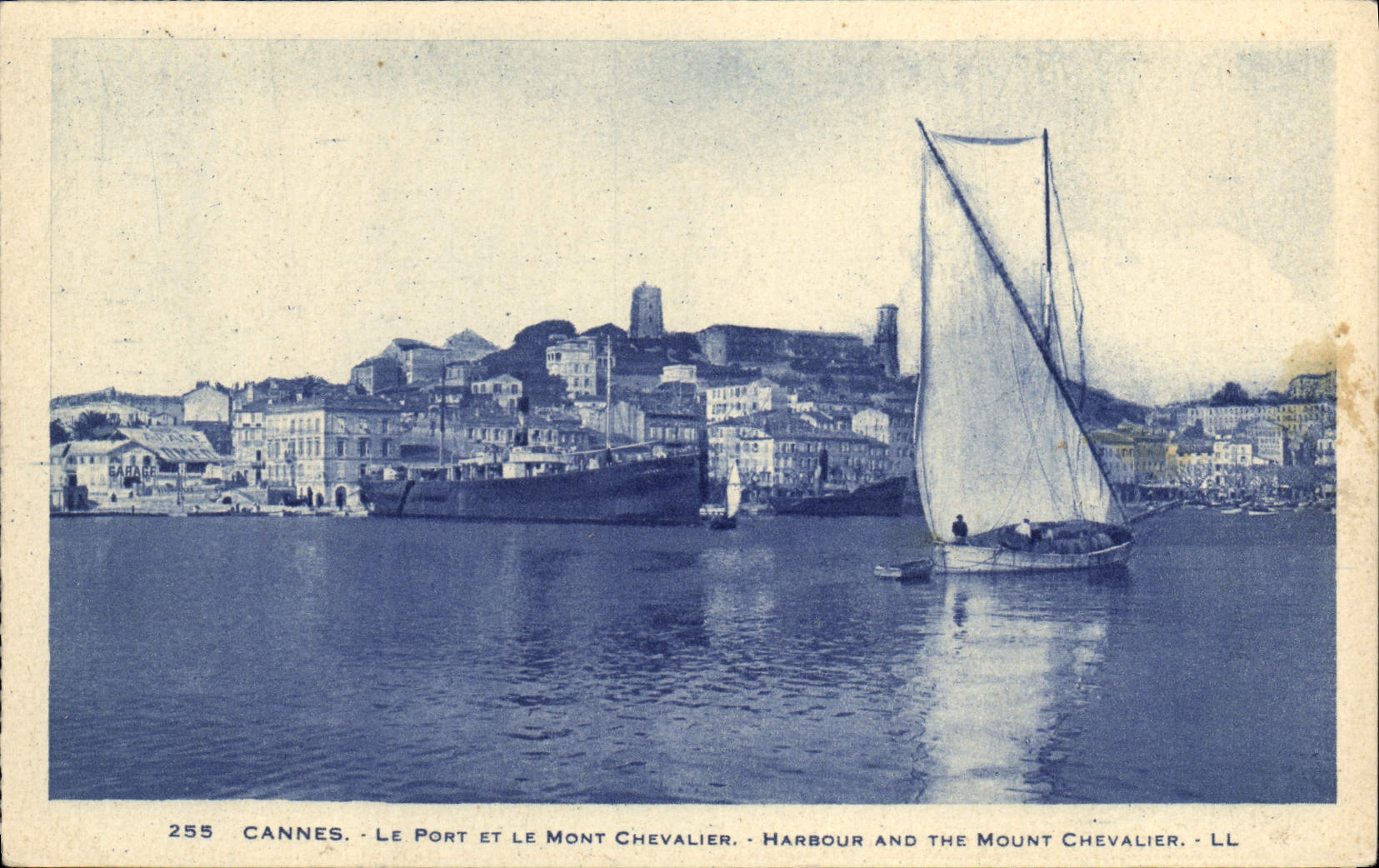CPA Bateau Peche Cannes le port et le Mont Chevalier