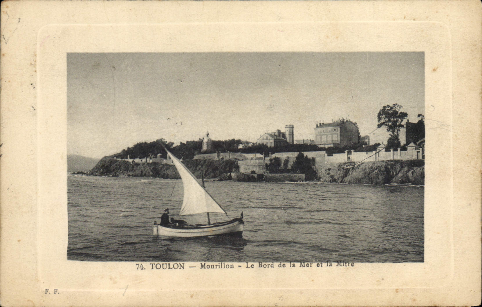 VINTAGE POSTCARD Bateau Fishes Toulon Mourillon the edge of the sea and the Miter
