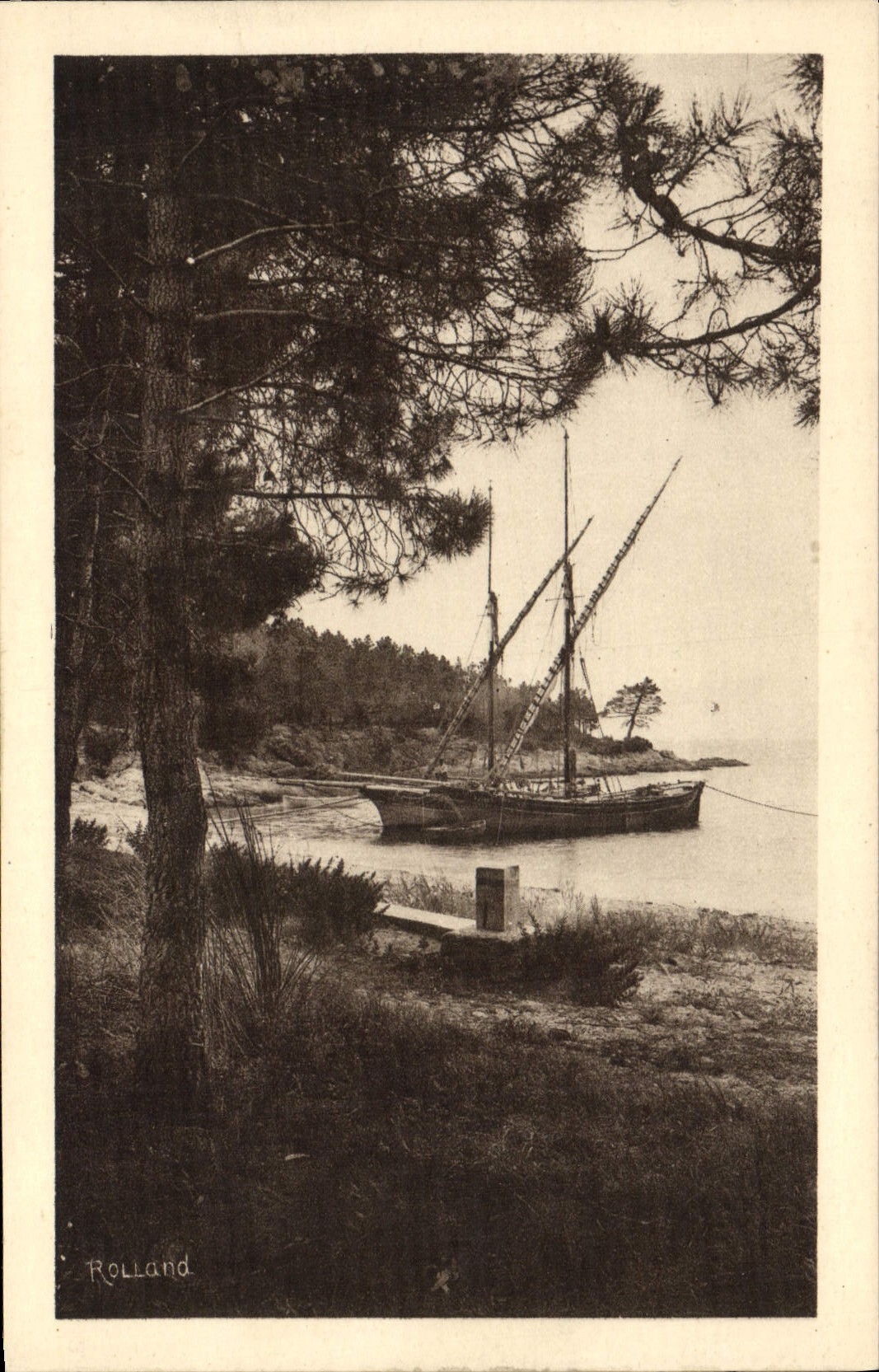 VINTAGE POSTCARD Boat Company of the Moors Lavandou Tartane with the beach of Aiguebelle