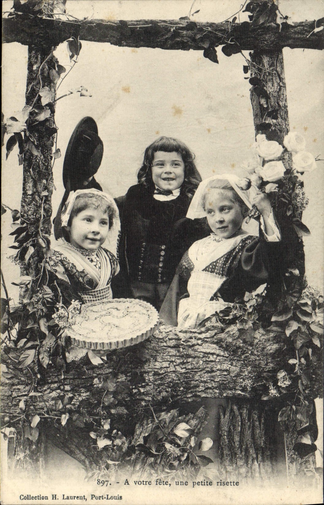 CPA Folklore Bretagne Enfants