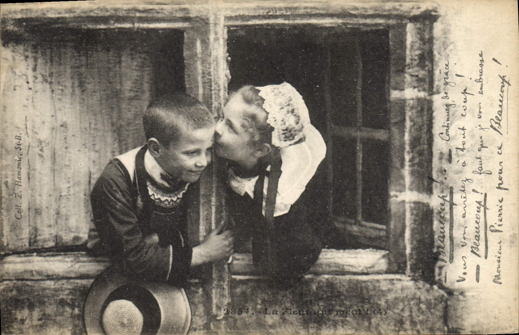 CPA Folklore Bretagne Enfants 