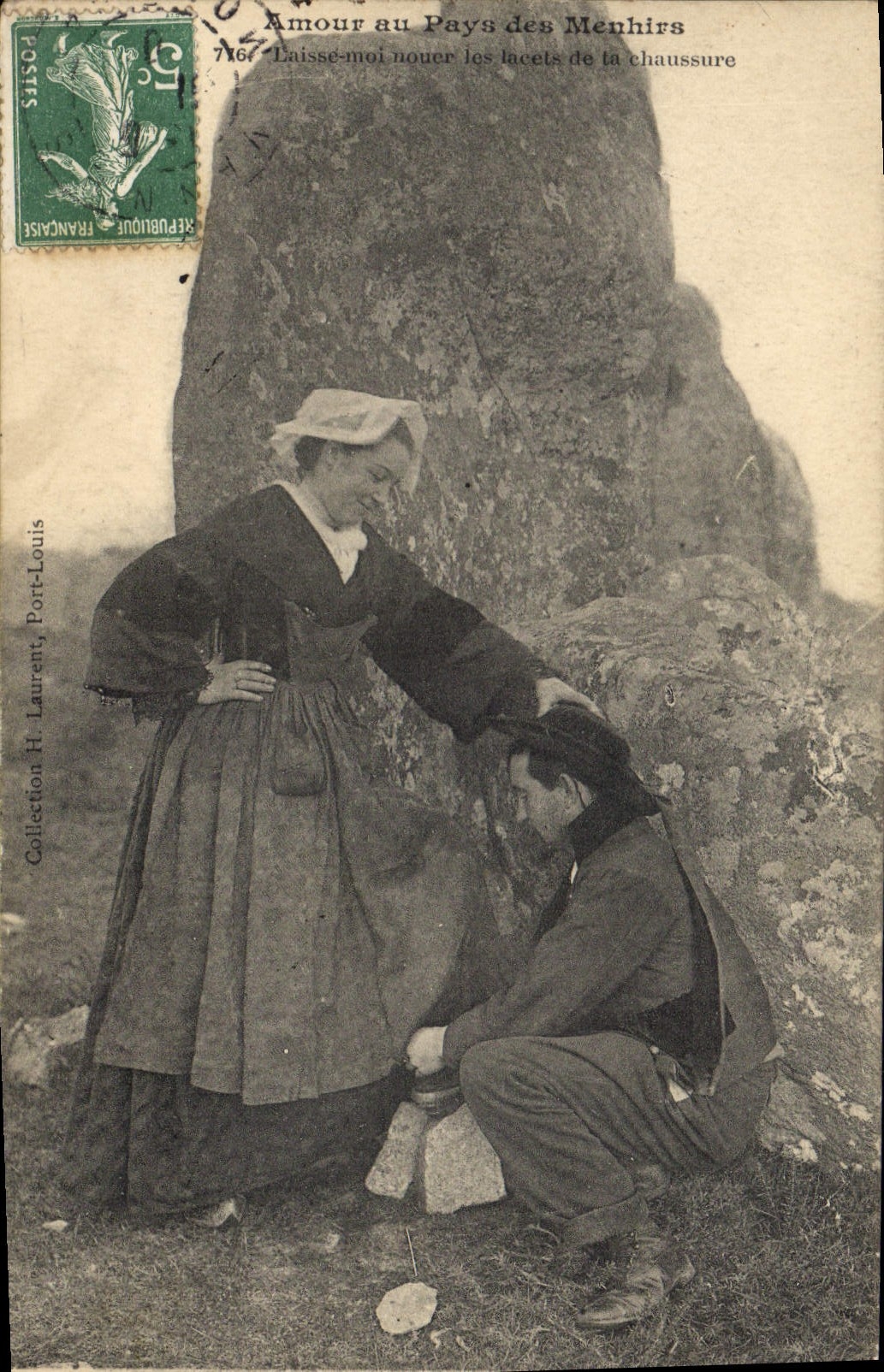 CPA Folklore Amour au pays des menhirs 