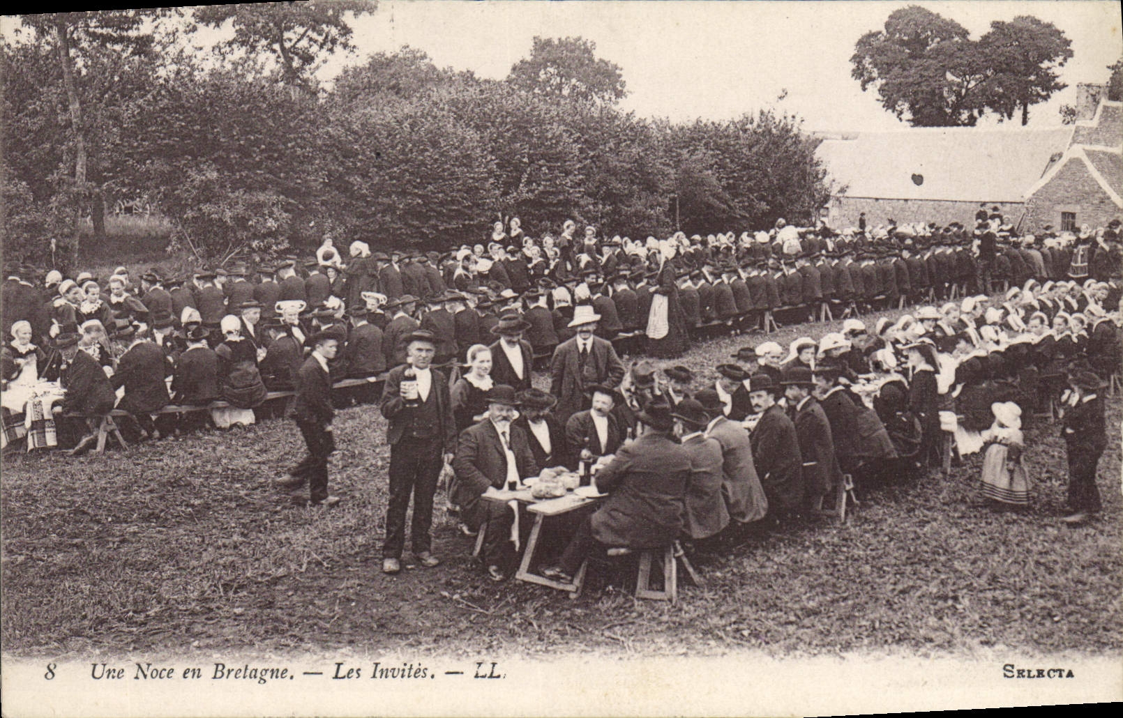 CPA Folklore Une noce en Bretagne Les invites Mariage