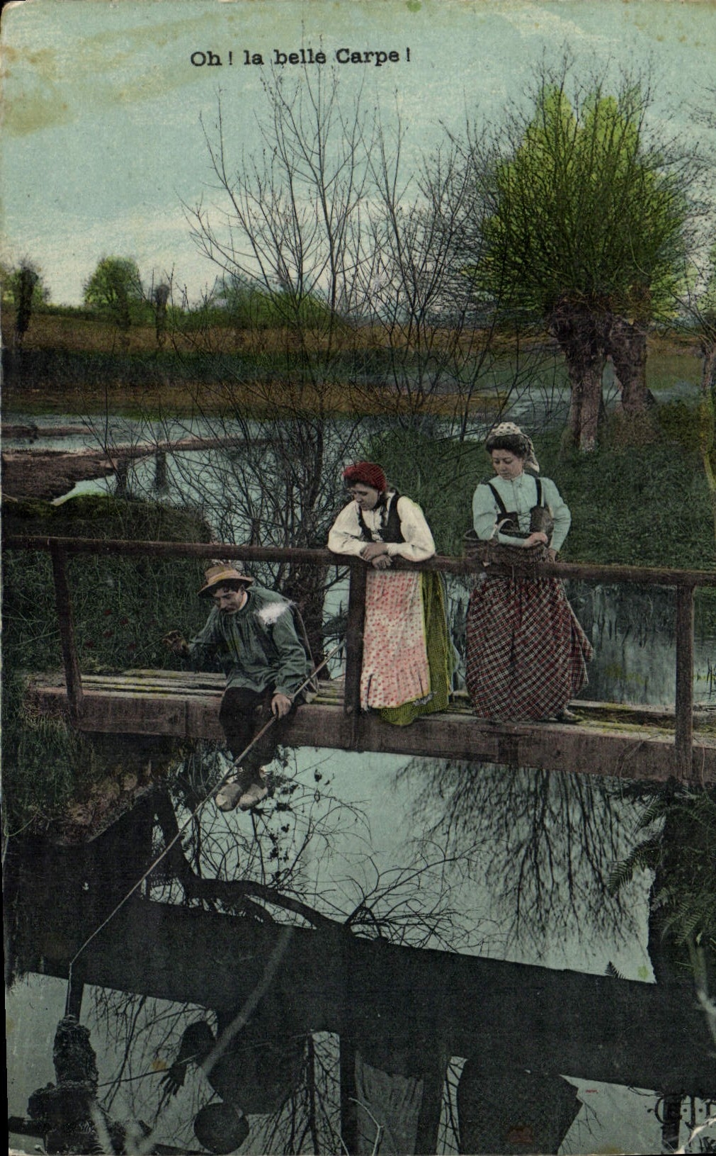 CPA Folklore Oh la belle carpe Peche Pecheur