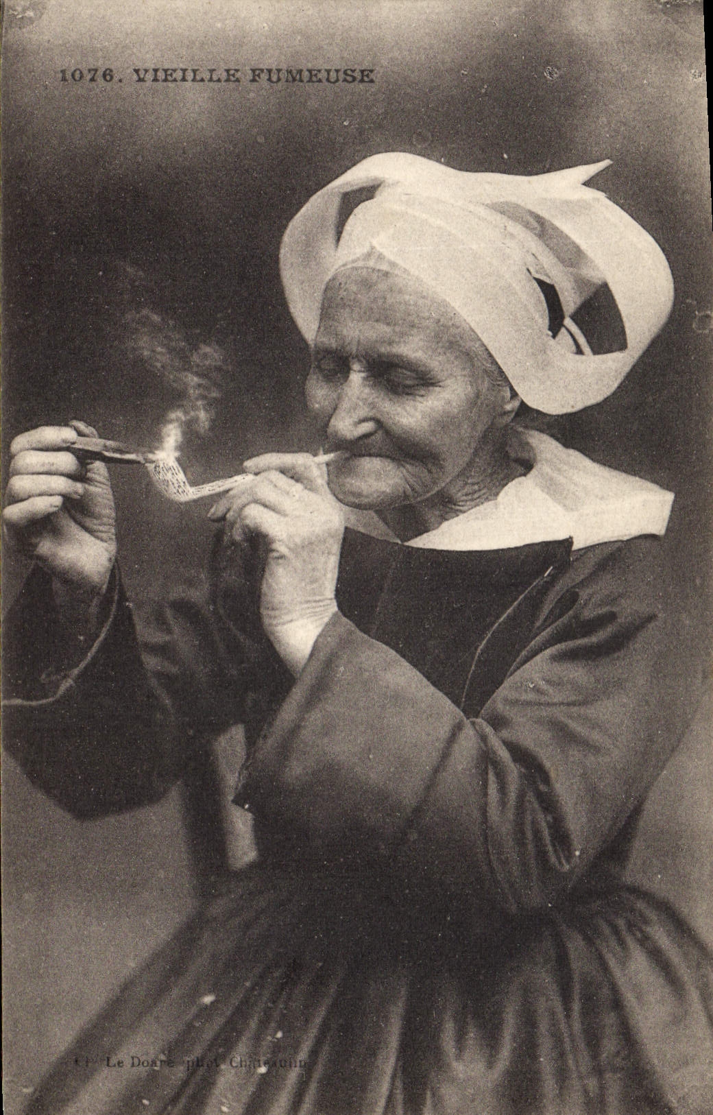 VINTAGE POSTCARD Folklore smoky Old woman