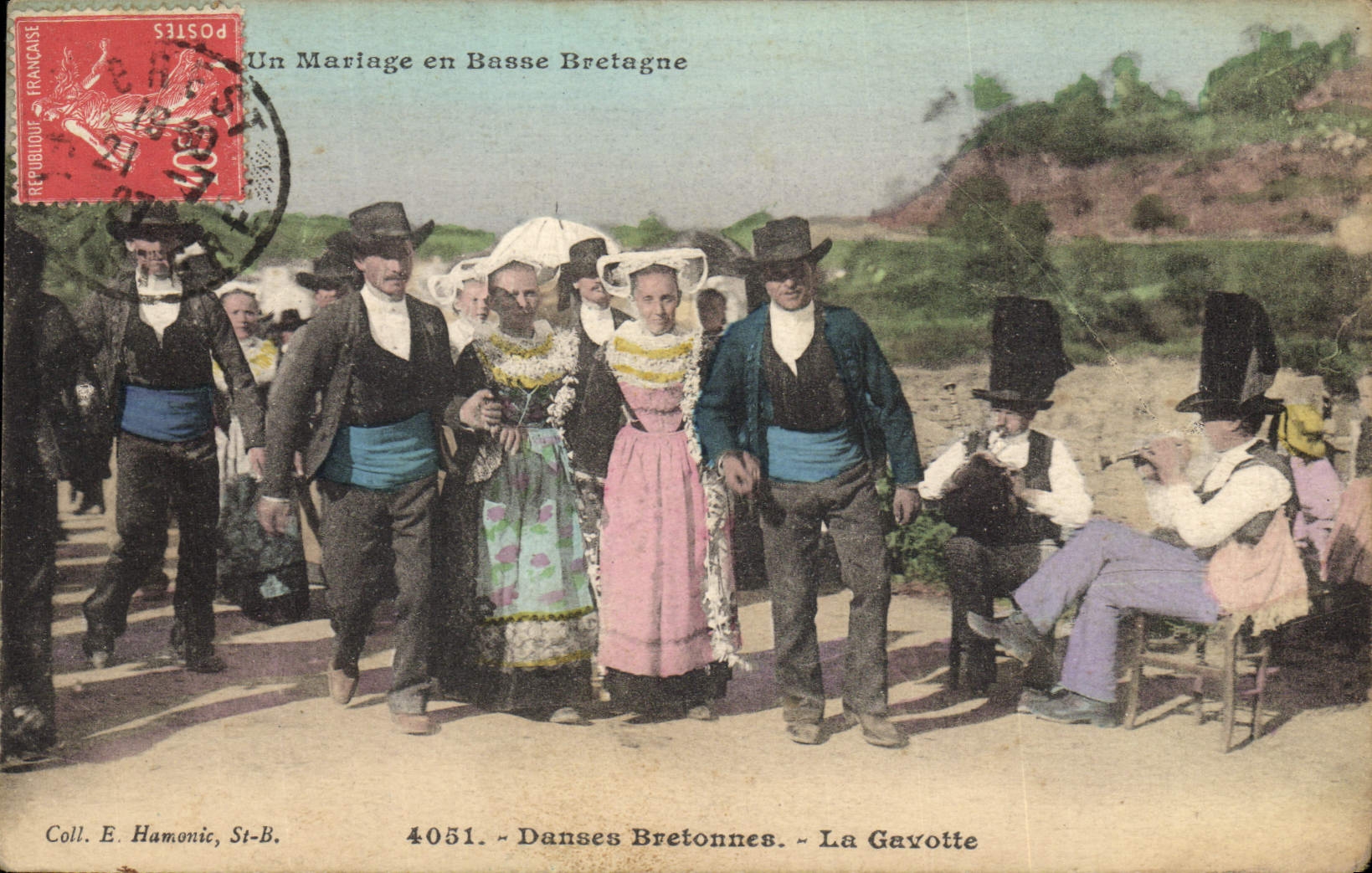 VINTAGE POSTCARD Folklore a marriage in Low Brittany Breton Dances Gavotte