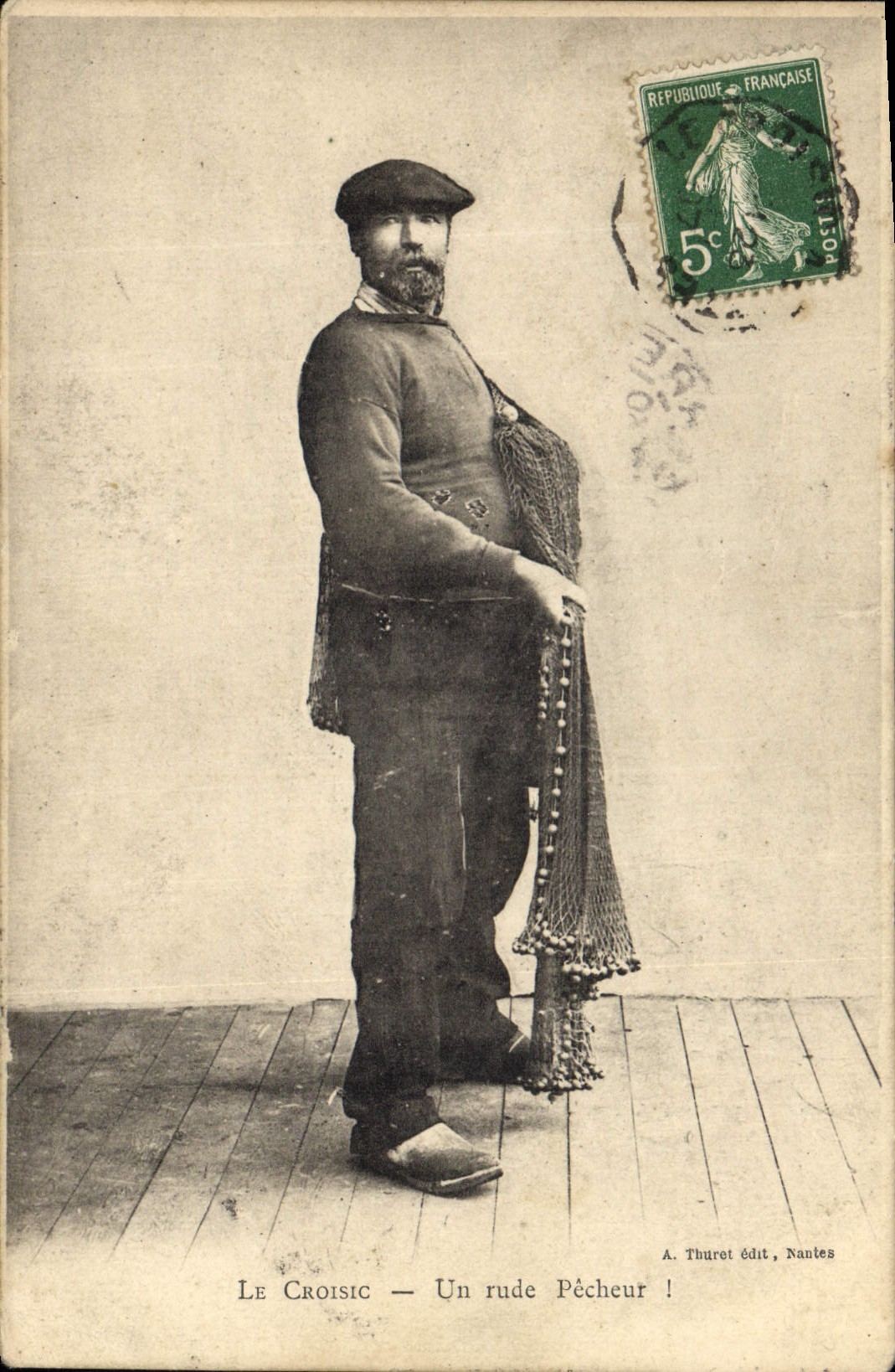 CPA Folklore Le Croisic Un rude pecheur 