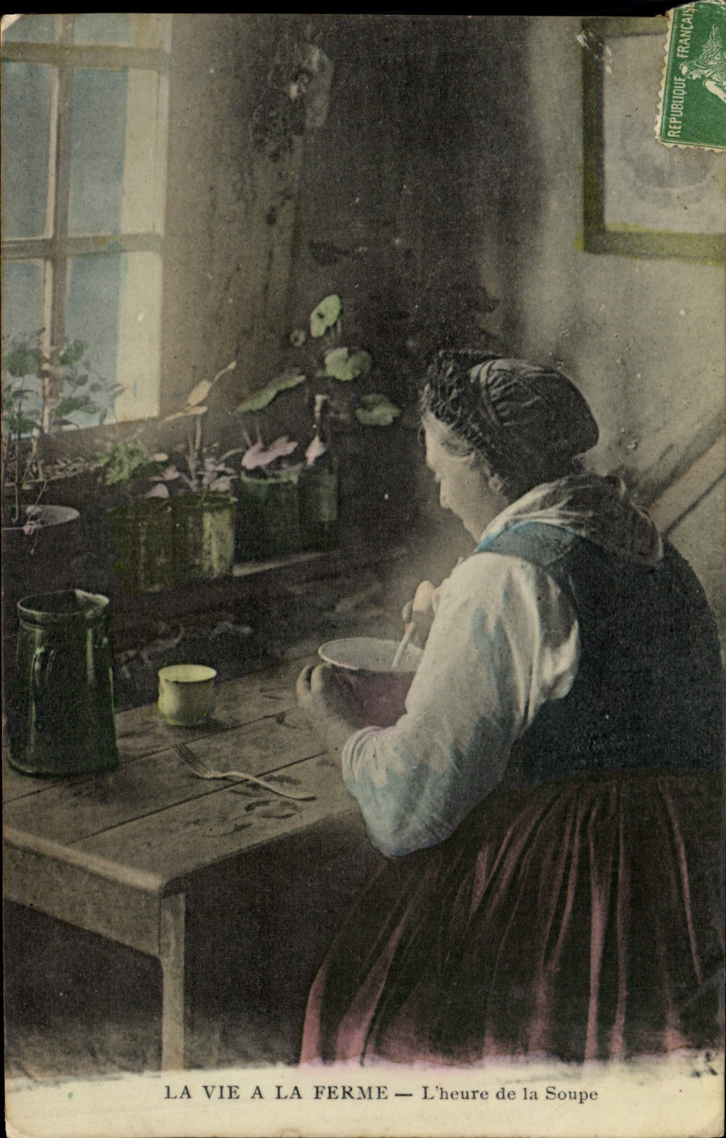 CPA Folklore La vie a la ferme L'heure de la soupe 