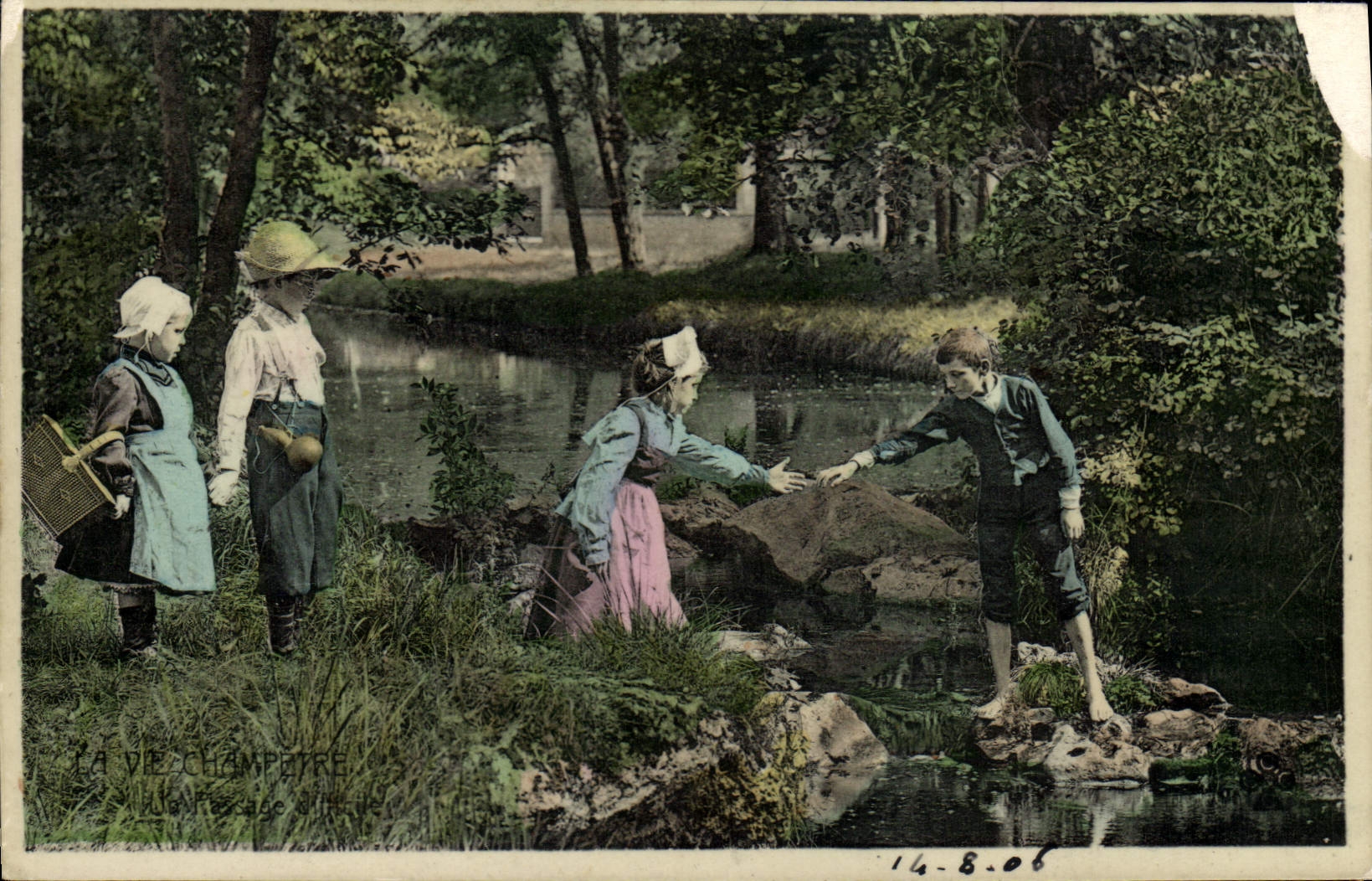 CPA Folklore le passage Enfants