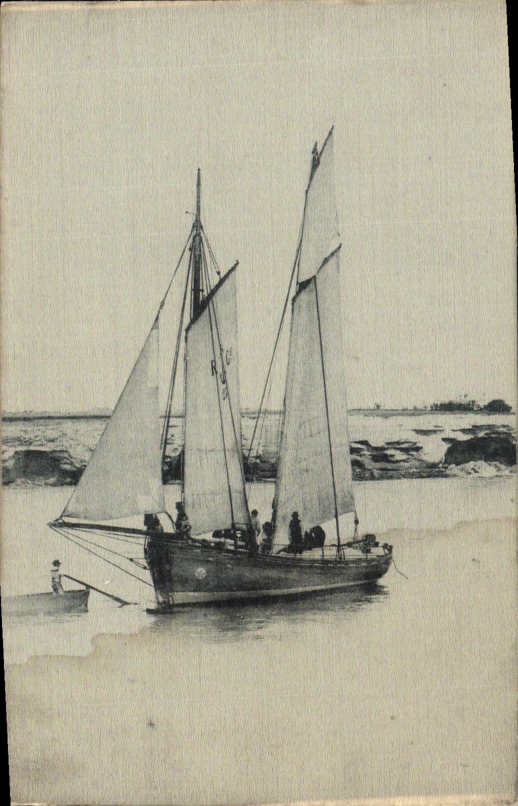 VINTAGE POSTCARD Boat (chart toilee)