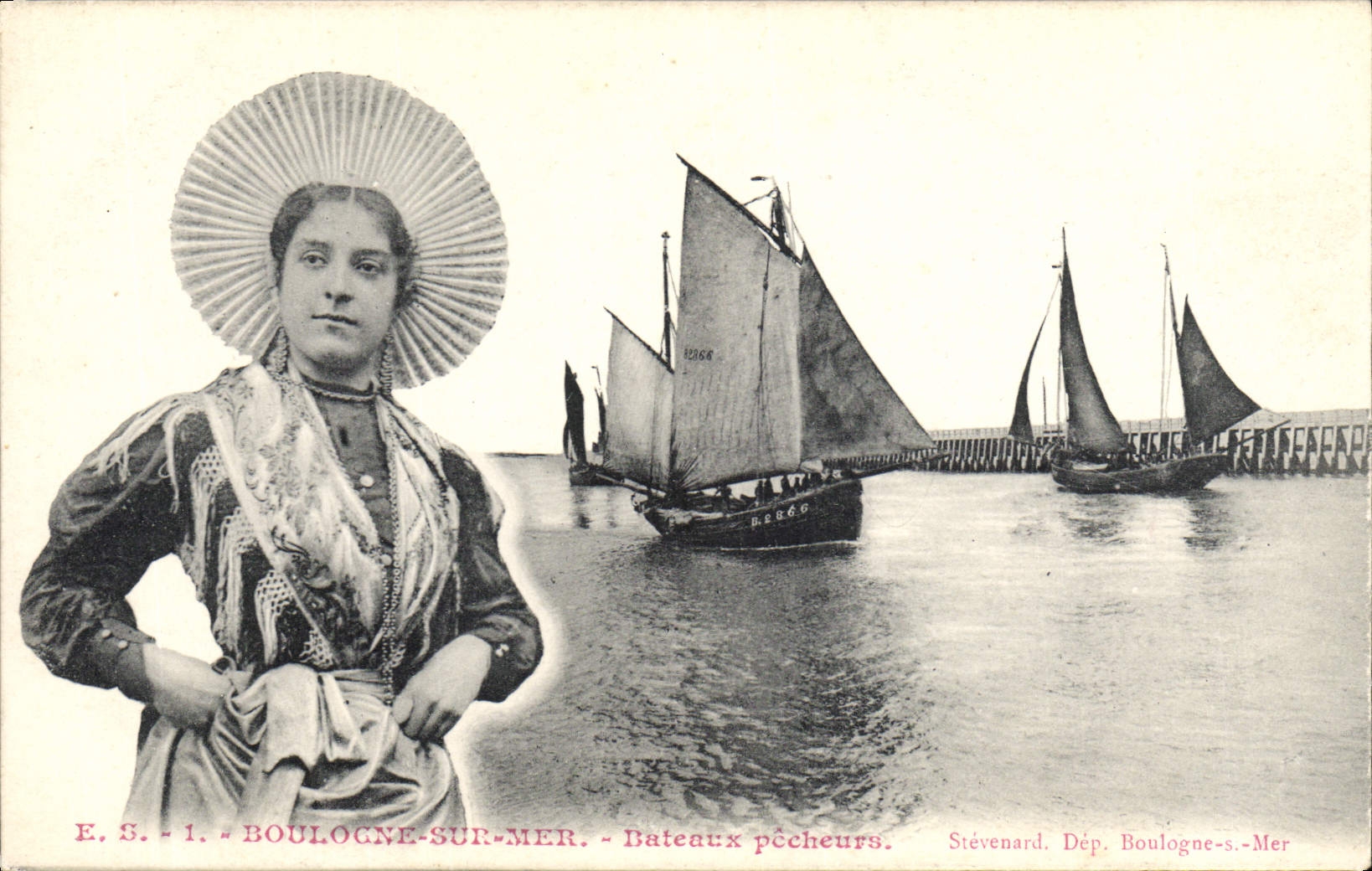 VINTAGE POSTCARD Boulogne Boat on Sea Sinning Boats