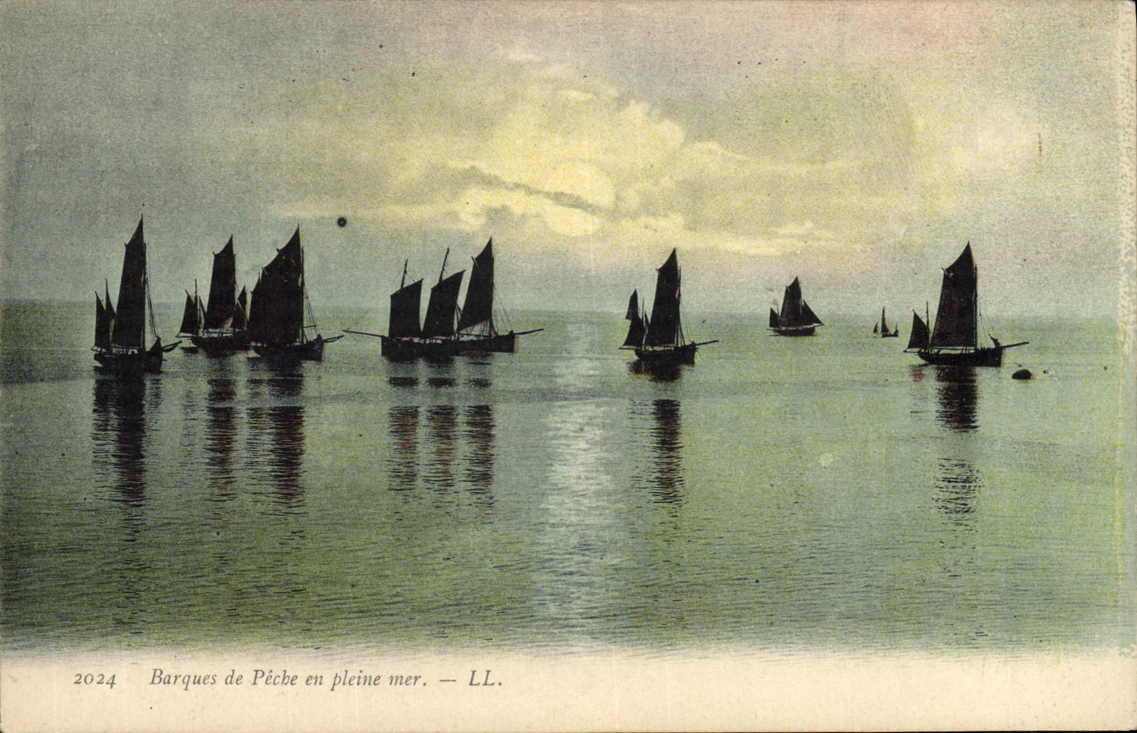 CPA Bateau Barques de peche en plein mer 