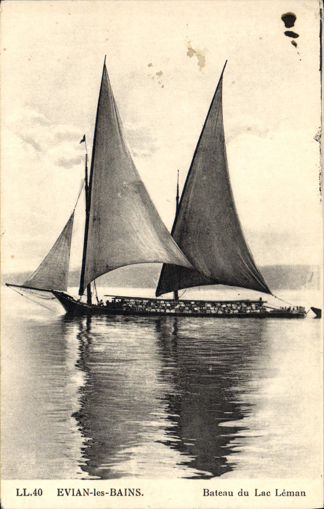 VINTAGE POSTCARD Evian Boat les Bains Boat of the lake Leman