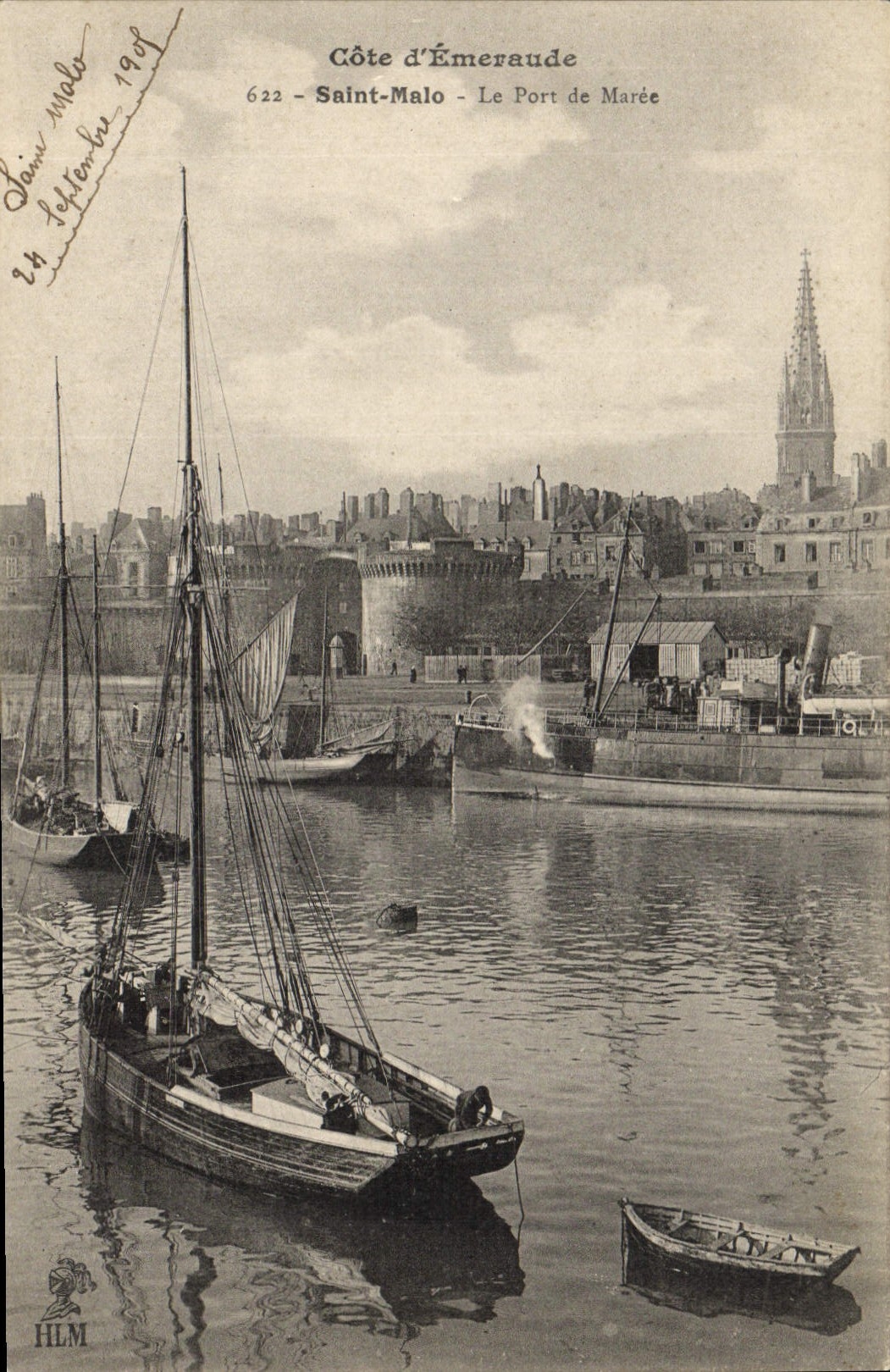 VINTAGE POSTCARD Saint-Malo Boat the wearing of tide
