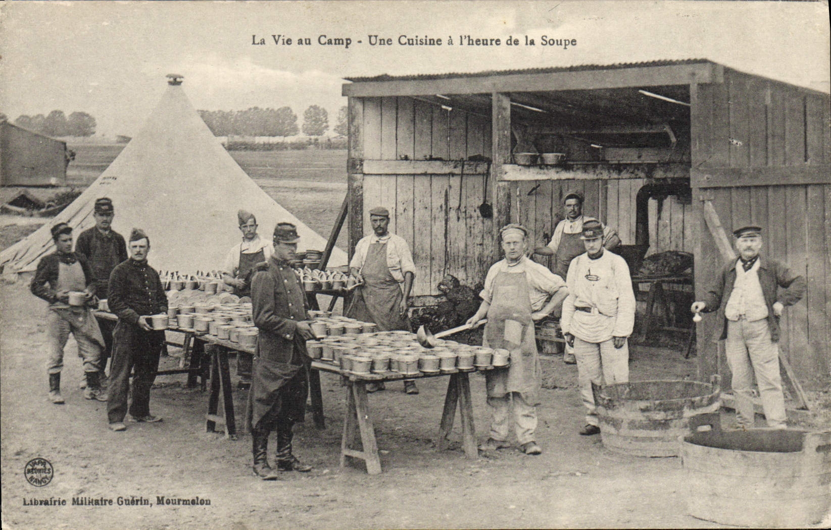 Vida de Militaria de la POSTAL de la VENDIMIA con el campo una cocina por la hora de sopa