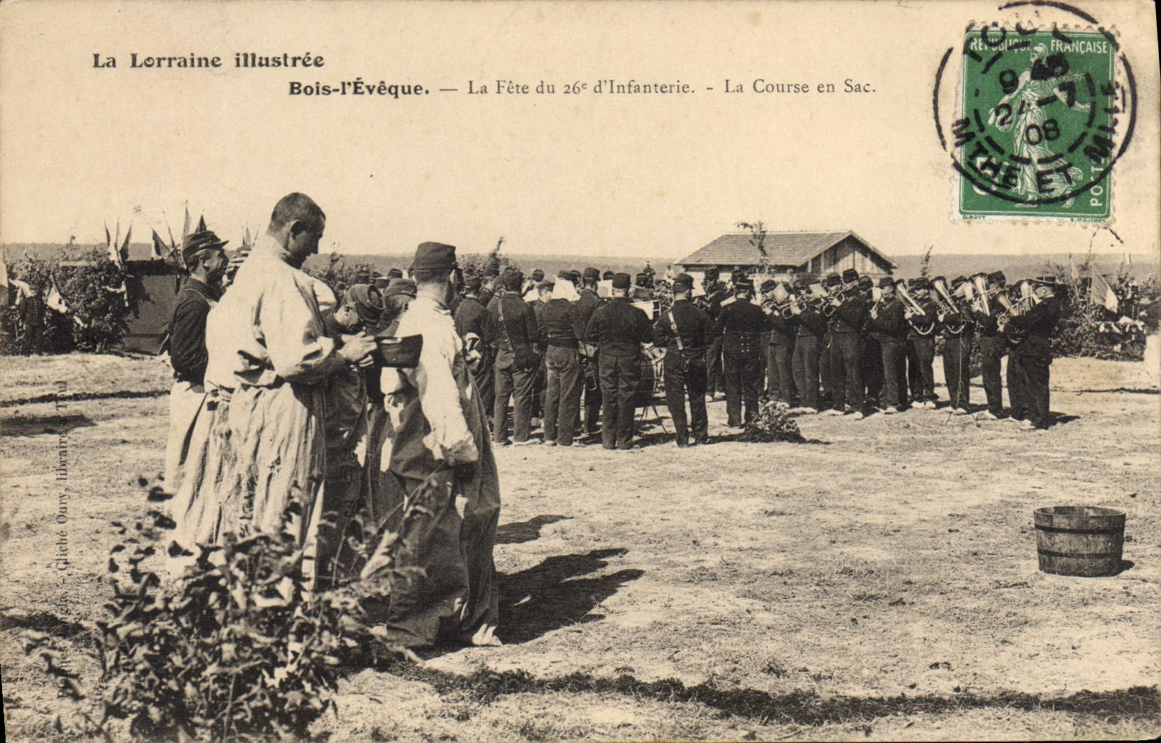 CPA Militaria Bois l'Eveque La fete du 26eme d'infanterie La course en sac
