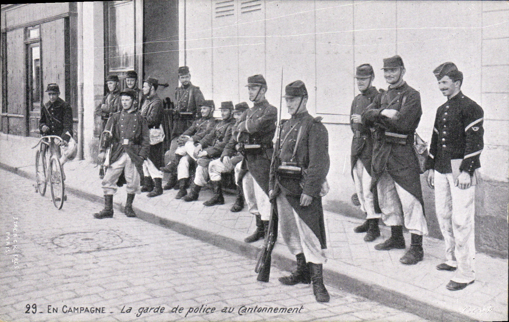 VINTAGE POSTCARD Militaria guard of police force to quartering