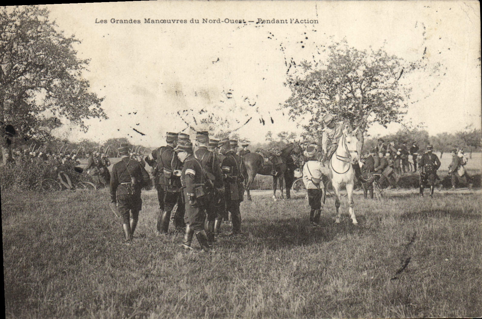 CPA Militaria Les grandes manoeuvres du Nord Ouest Pendant l'action