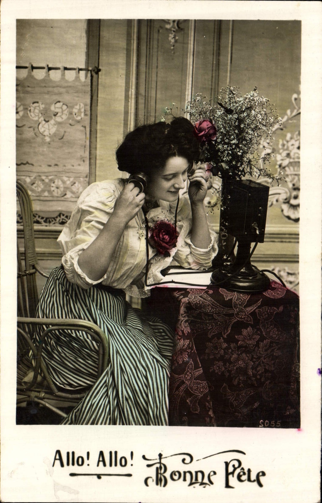 CPA Fantaisie Telephone Femme