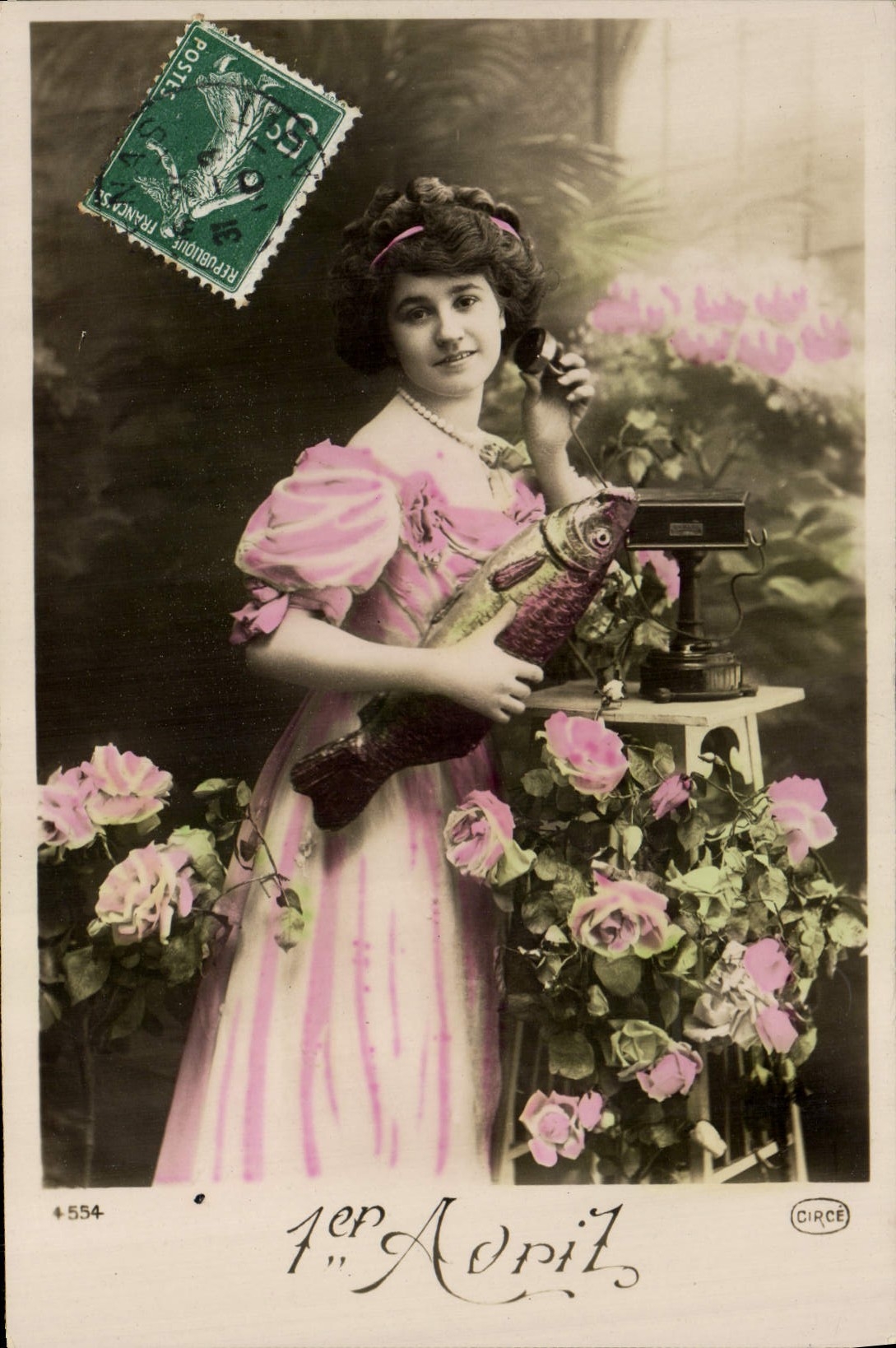 VINTAGE POSTCARD Fantaisie Telephones Poisson Woman