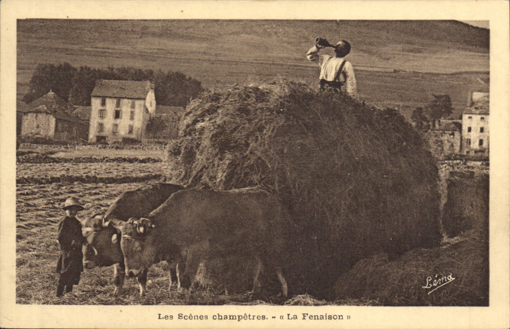CPA Folklore la fenaison 