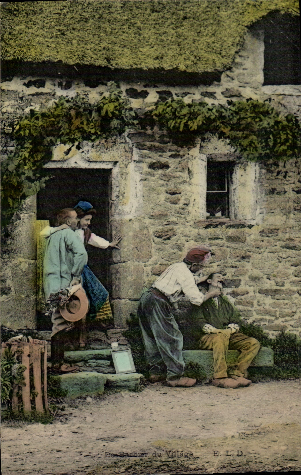 CPA Folklore le barbier du village 