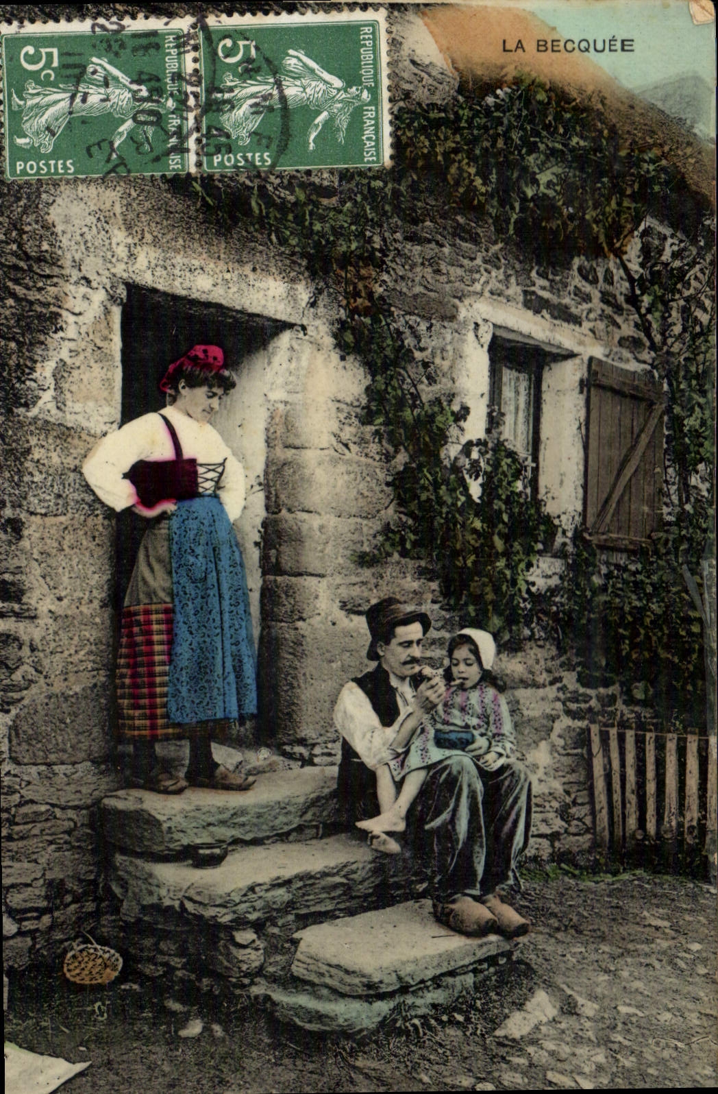 CPA Folklore La becquee Enfant