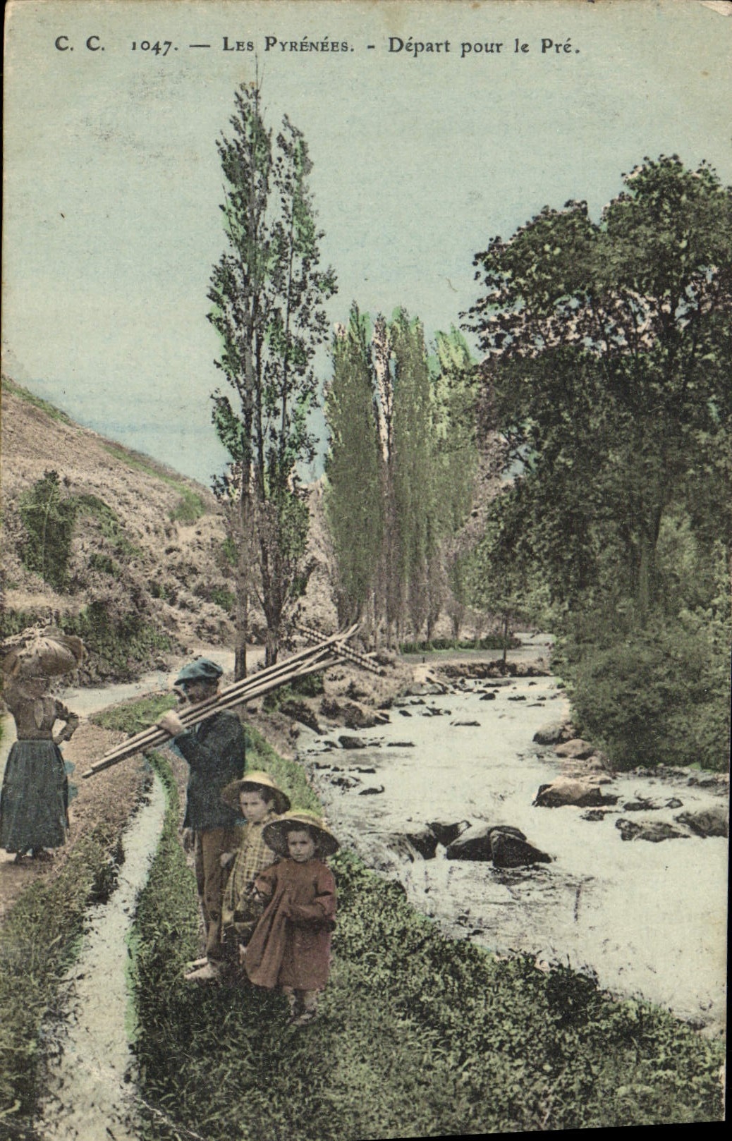 CPA Folklore Pyrenees Depart pour le pre