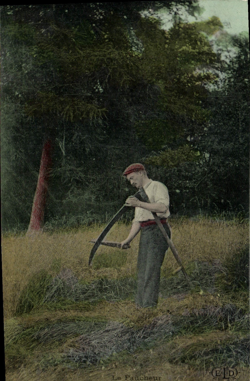 CPA Folklore La vie aux champs Le faucheur 