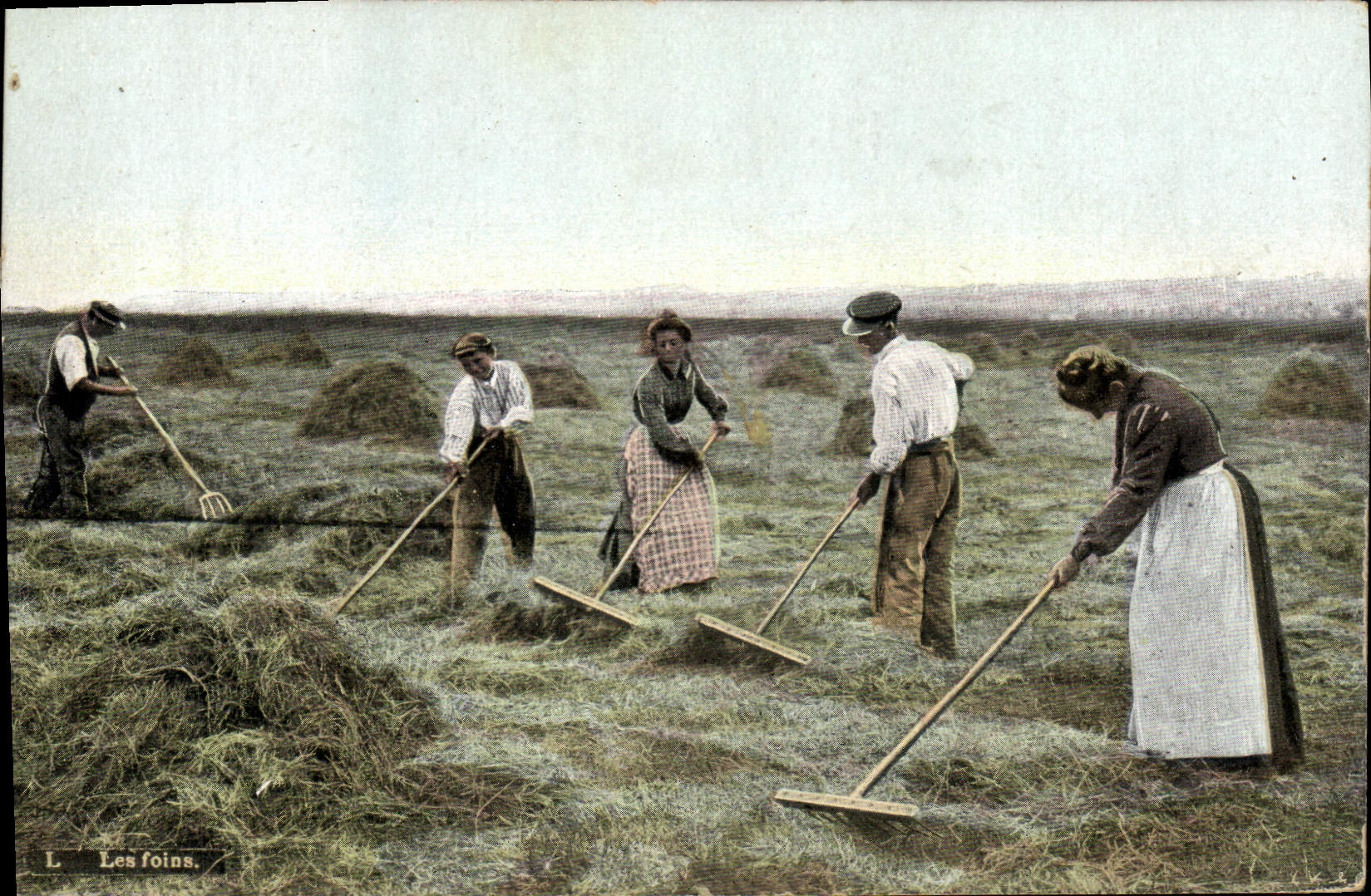 CPA Folklore Les foins 
