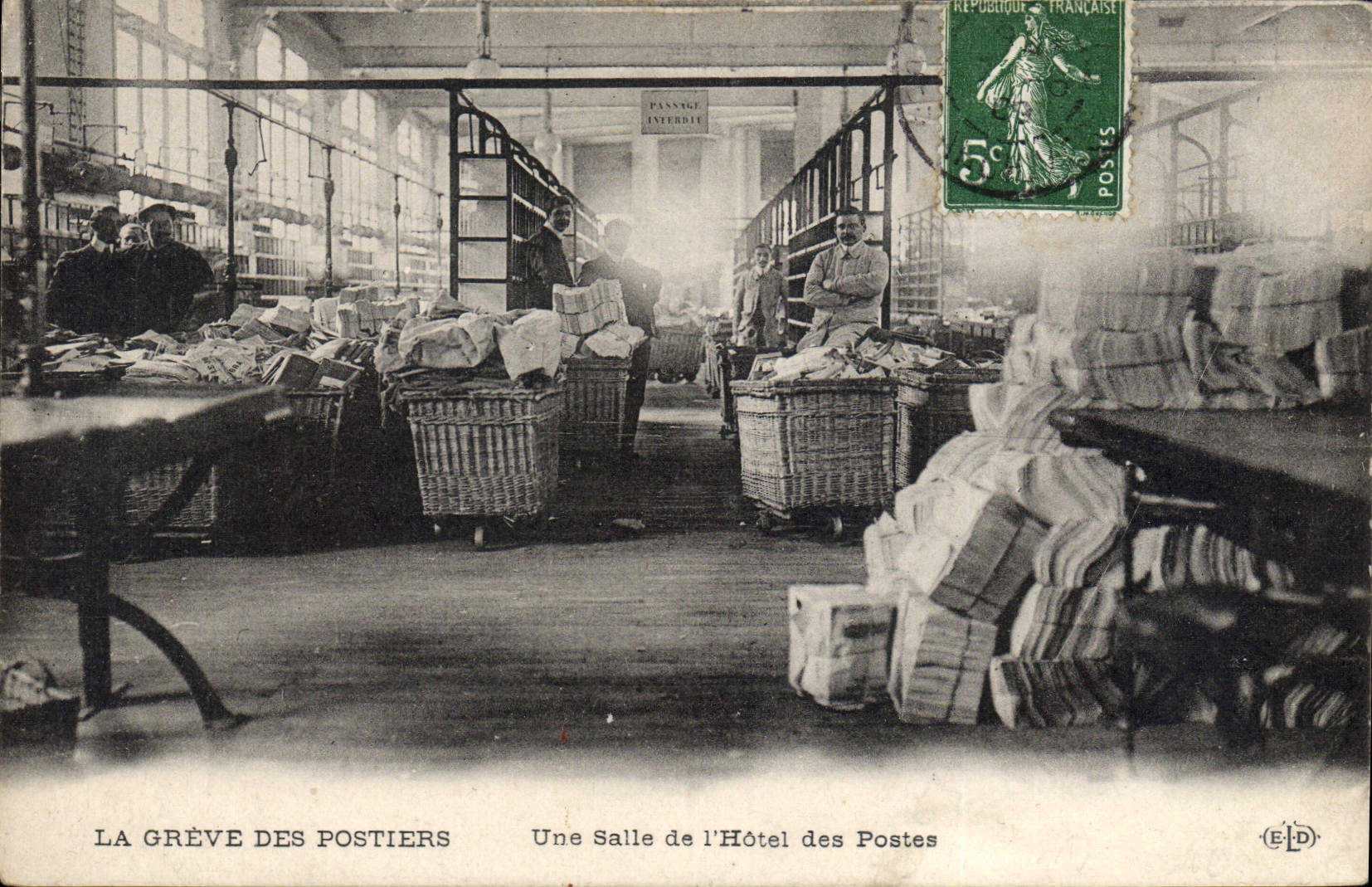 POSTAL de la VENDIMIA la huelga de los empleados de la oficina de correos un cuarto de la TAPA del edificio de la oficina de correos