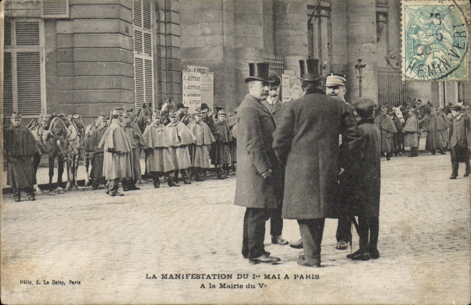 VINTAGE POSTCARD the manifestation of May 1st has Paris To the town hall of 5th
